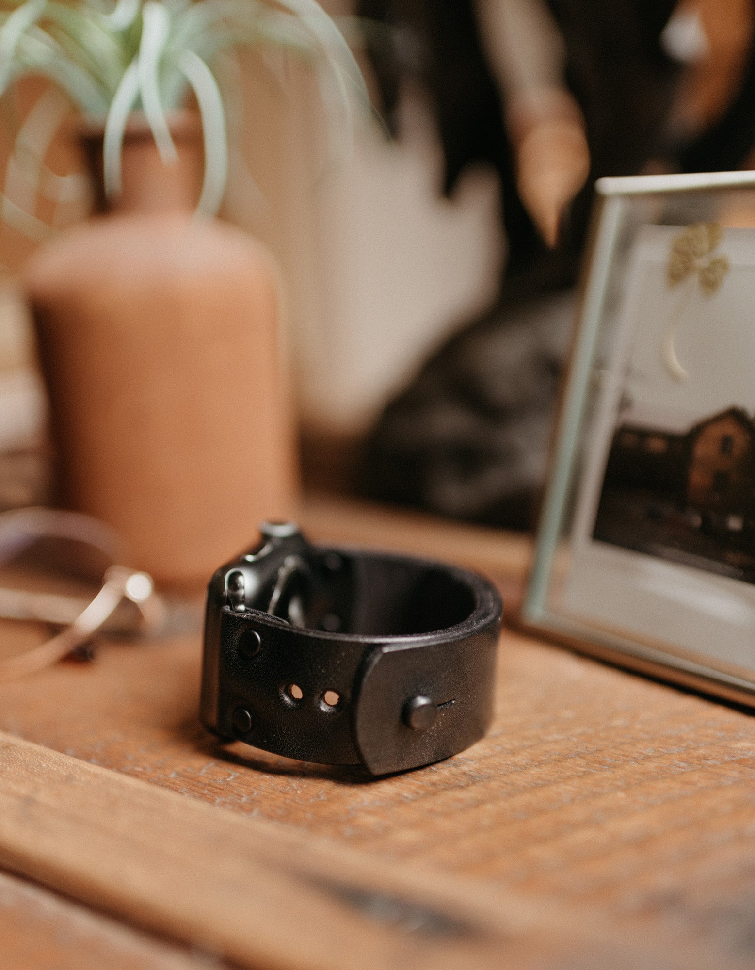 Apple Watch band in black full-grain leather with button stud closure